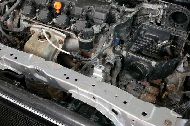 istock Repairing car fixed in garage 692122602
