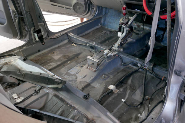 istock Repairing car fixed in garage 692125474
