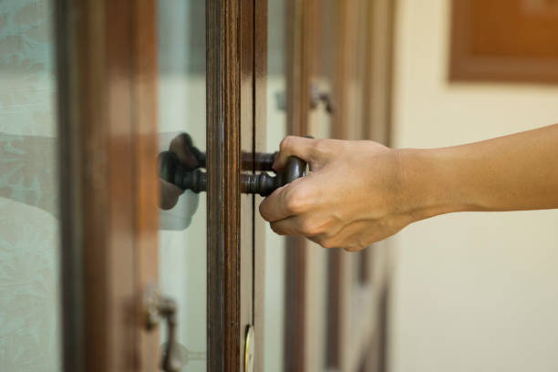 istock hand hold handle of door, close up 692172900