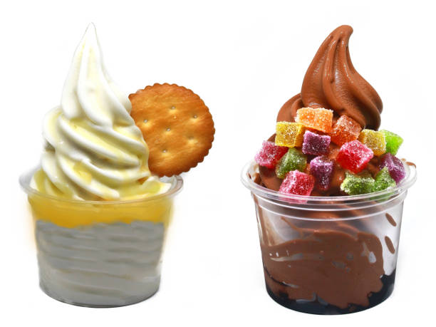 soft serve ice cream in a cup - m9 imagens e fotografias de stock
