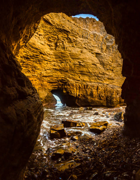 istock Cave hidden near the Cabrillo National Monument 692319396