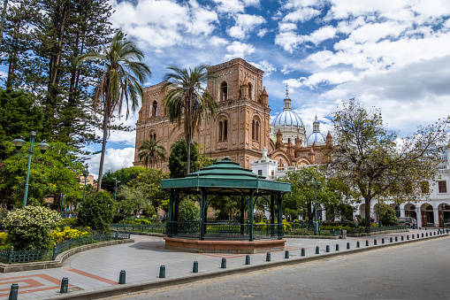 Parque Calderón y Catedral de Inmaculada Concepción - Cuenca, Ecuador photo