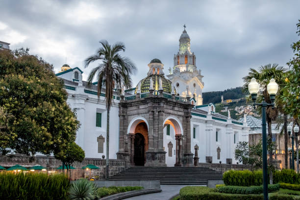 plaza grande e cattedrale metropolitana - quito, ecuador - quíto foto e immagini stock