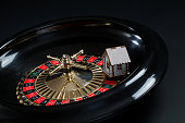 spielzeug-haus-auf-dem-roulette-rad.jpg?b=1&s=170x170&k=20&c=eu5O6A4uX3ts7v5ssbF5C_uP1DVs-oGHvML0Z-7SW1A=
