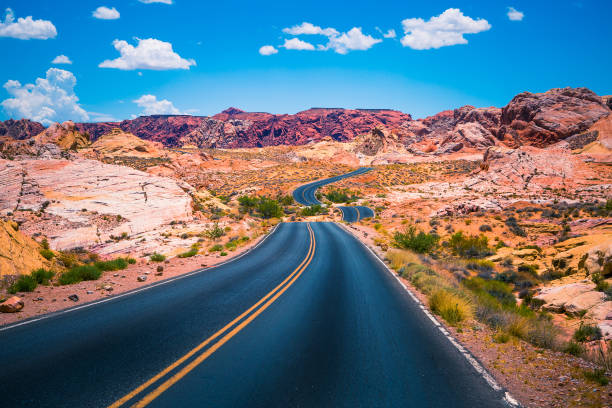 panoramiczna droga valley of fire - nevada polska - red rock canyon national conservation area zdjęcia i obrazy z banku zdjęć