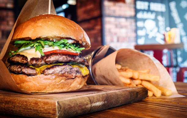 hamburger - pub food foto e immagini stock