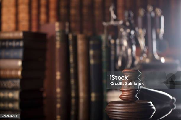 Sistema Jurídico Foto de stock y más banco de imágenes de Abogado - Abogado, Biblioteca, Derecho