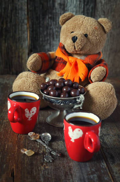 teddy bear, coffee and chocolate drops - solicitous imagens e fotografias de stock