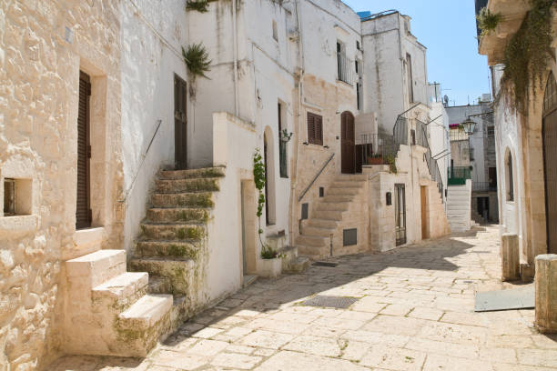 istock Alleyway. Cisternino. Puglia. Italy. 692598806
