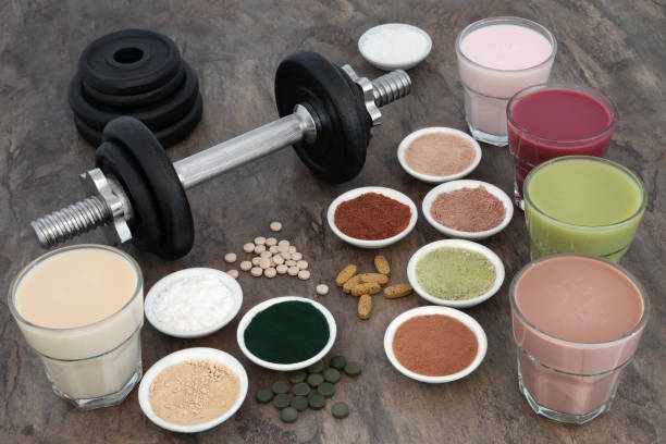 weight training equipment and supplements - chlorella spirulina bacterium algae nutritional supplement imagens e fotografias de stock