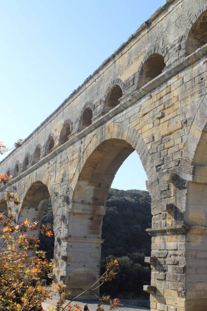 pont du gard, aqueduc romain antique en france - aqueduct roman ancient rome pont du gard photos et images de collection