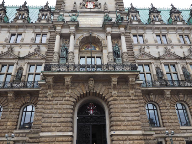 istock Hamburg Rathaus city hall 692631304