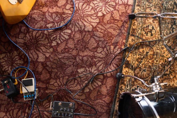 аудио кабели для музыкального оборудования - guitar pedal стоковые фото и изображения