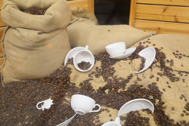 ショップでのコーヒー豆 - china drink canvas cup ストックフォトと画像