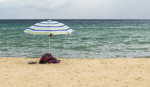 coloré parasol de plage - 11874 photos et images de collection