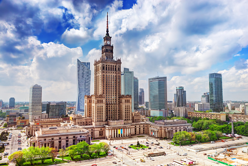 Varsovia, Polonia. Palacio de la cultura y ciencia y rascacielos, el centro de la ciudad. photo