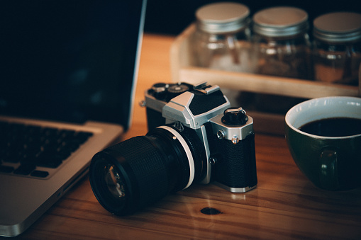 Vintage camera on tabel Woode,lapptop,coffee