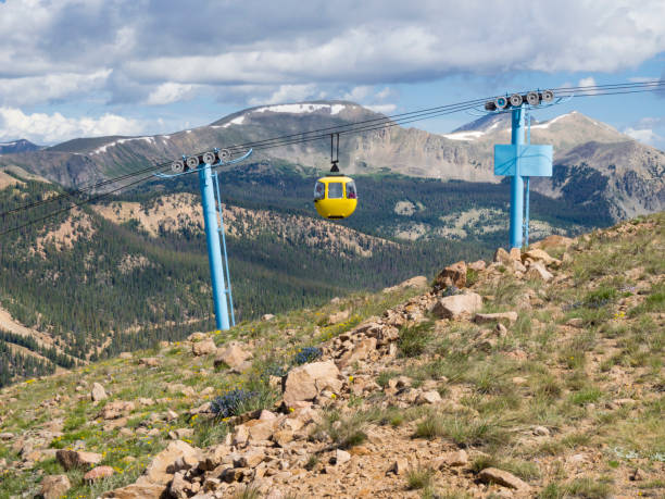 Touristic aerial tram / cable car leading up to Monarch Ridge (elevation 12,000 ft/3700m) with 