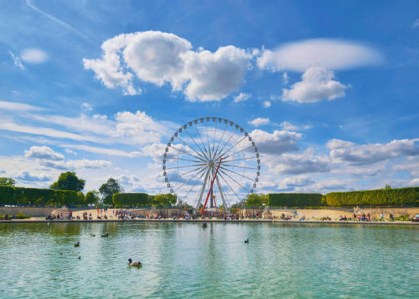 istock Ferris wheel on the Place de la Concorde in Paris 692973004