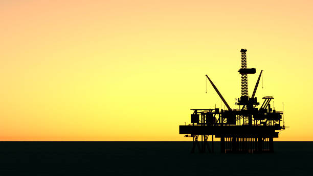 plataforma petrolífera en la noche - oil rig sea drilling rig sunset fotografías e imágenes de stock