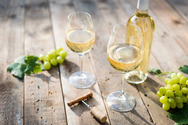 White wine White wine on summer day outdoor white wine photos stock pictures, royalty-free photos & images
