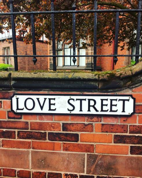 istock Love Street 693010386