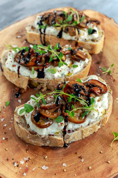 istock Garlic mushroom toast with creamy herbed ricotta chees spread 693013372