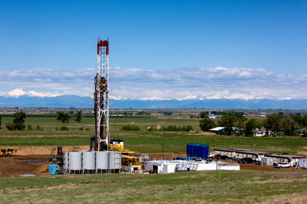 istock Fracking Oil and Gas Drilling Rig Under Blue Sky 693073826