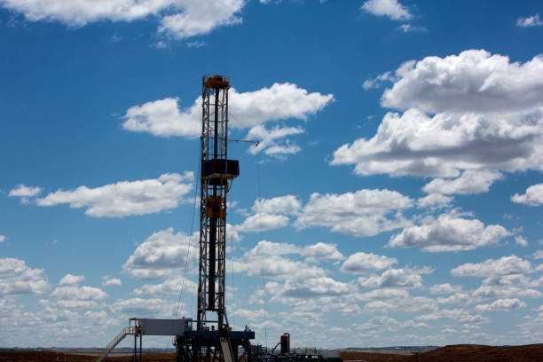 istock Fracking Oil and Gas Drilling Rig Under Blue Sky 693075602