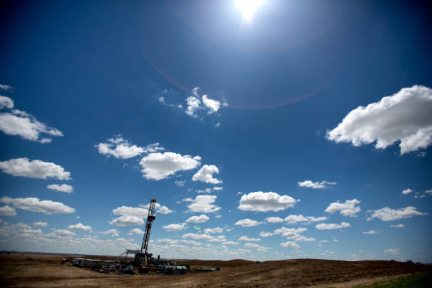istock Fracking Oil and Gas Drilling Rig Under Blue Sky 693081680