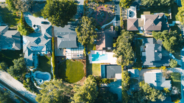 istock Residential Neighborhood 693091114