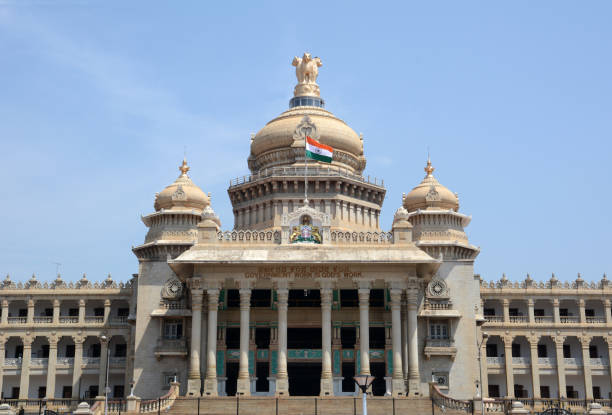 видхана судха - bangalore india parliament building building exterior стоковые фото и изображения