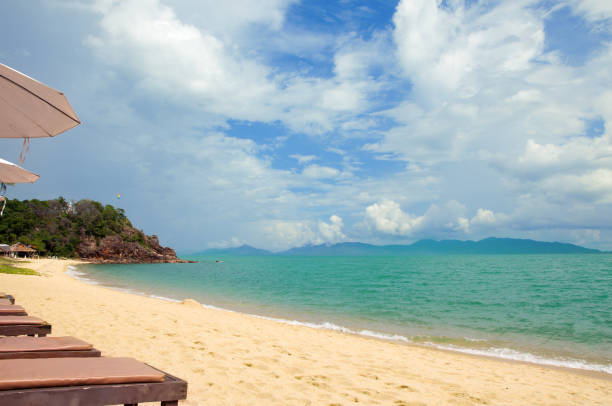 istock Sunny Maenam beach of Koh Samui, Thailand 693148554