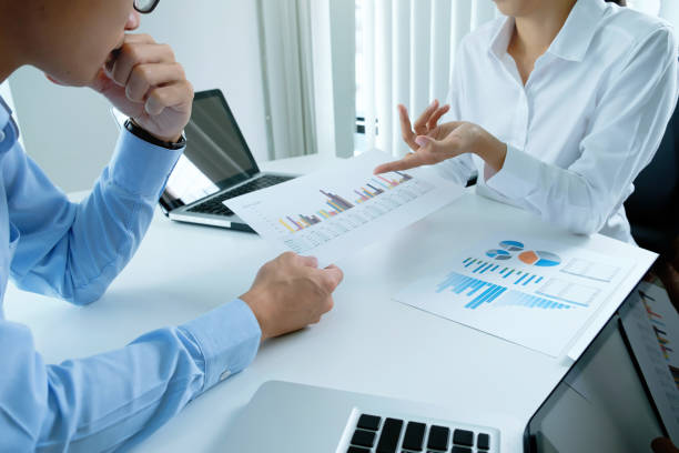 istock Startups businessmen teamwork brainstroming meeting to discuss plan startup project. 693160958