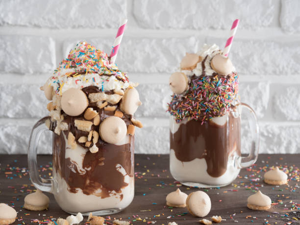 freakshake z kopiuj przestrzeń - cream sprinkles food and drink freshness zdjęcia i obrazy z banku zdjęć