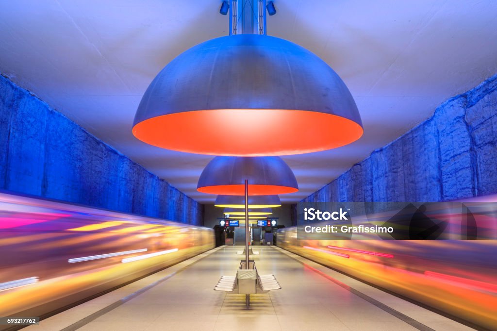 Farbenfrohe u-Bahnstation in München - Lizenzfrei München Stock-Foto