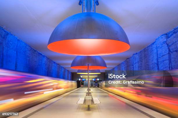 Farbenfrohe Ubahnstation In München Stockfoto und mehr Bilder von München - München, Architektur, Futuristisch