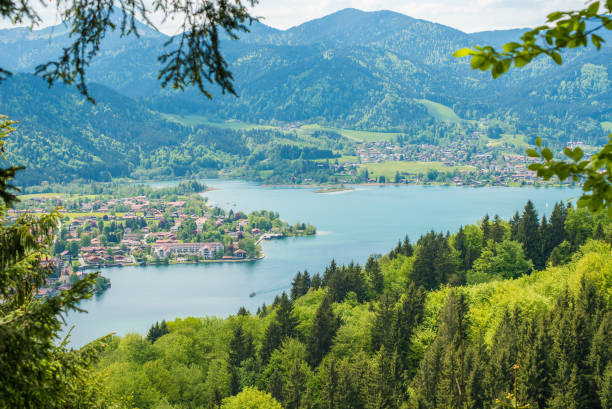 tegernsee - blick über rottach egern - tegernsee lake tegernsee lake mountain fotografías e imágenes de stock