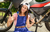 studentin-in-der-motorrad-mechanik.jpg?b=1&s=170x170&k=20&c=O4VH-X3ChUrqRRVD2ARZSKK_g0mF68tUCyP45PhcdiQ=