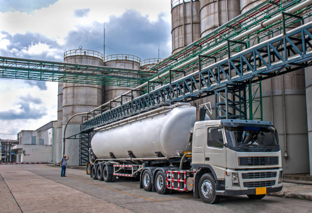 caminhão, tanque perigo petroquímica entrega - petroleum export - fotografias e filmes do acervo