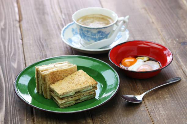 카 야 잼 토스트 화이트 커피 한 잔 - sandwich breakfast boiled egg close up 뉴스 사진 이미지