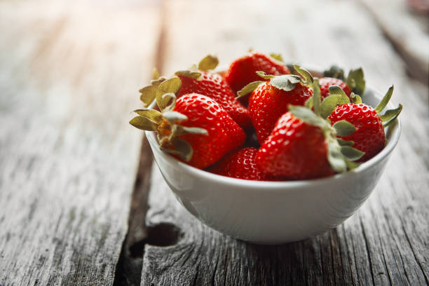 proof that healthy food can be tasty food - strawberry portion fruit ripe imagens e fotografias de stock