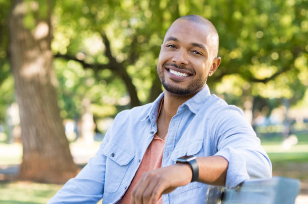 felice uomo afroamericano - trentenne foto e immagini stock