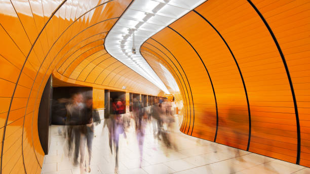 estación de metro colorido en munich alemania - color image people built structure architecture fotografías e imágenes de stock