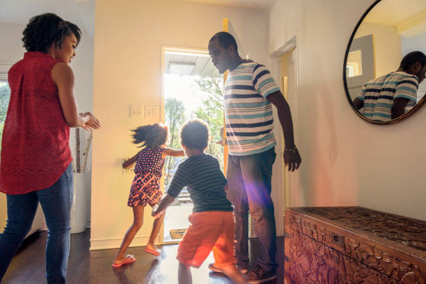 candid shot de familia afroamericana en pasillo - home sale fotografías e imágenes de stock