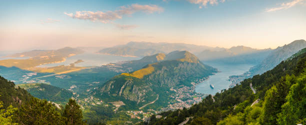 baia di kotor vista dall'alto, montenegro - montenegro kotor bay fjord town foto e immagini stock