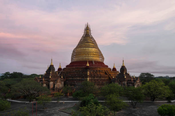 пагода дхаммаязика в нью-багане, мьянма - dhammayazika стоковые фото и изображения