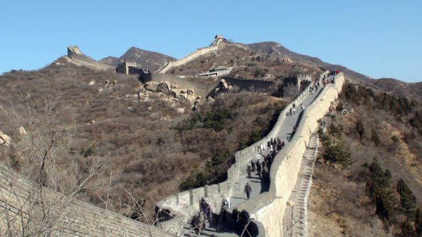 great wall of china badaling section and blue sky view in beijing china - yanqing county imagens e fotografias de stock