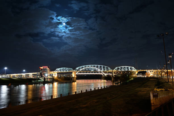istock Shelby Bridge in Nashville Tennessee 693373700