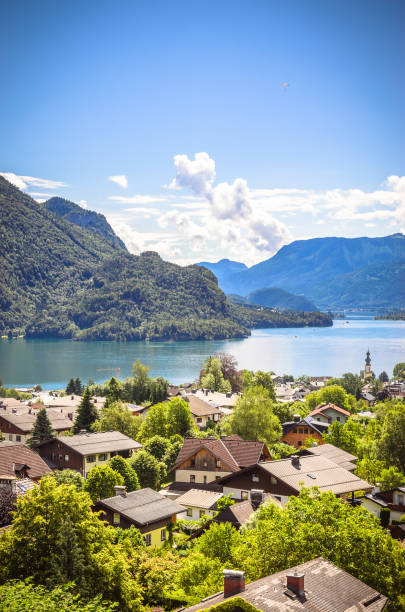 vista aerea sul lago wolfgangsee, salzkammergut, austria, europa - wolfgangsee foto e immagini stock